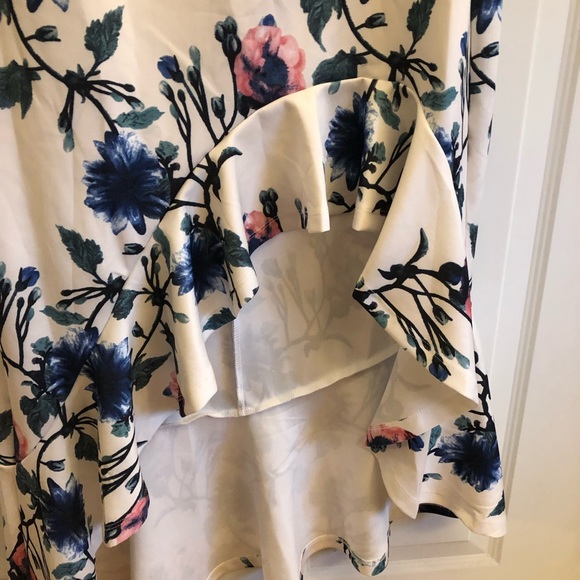BNWOT Venus Floral Asymmetrical Ruffle Hem Large - Picture 3 of 6